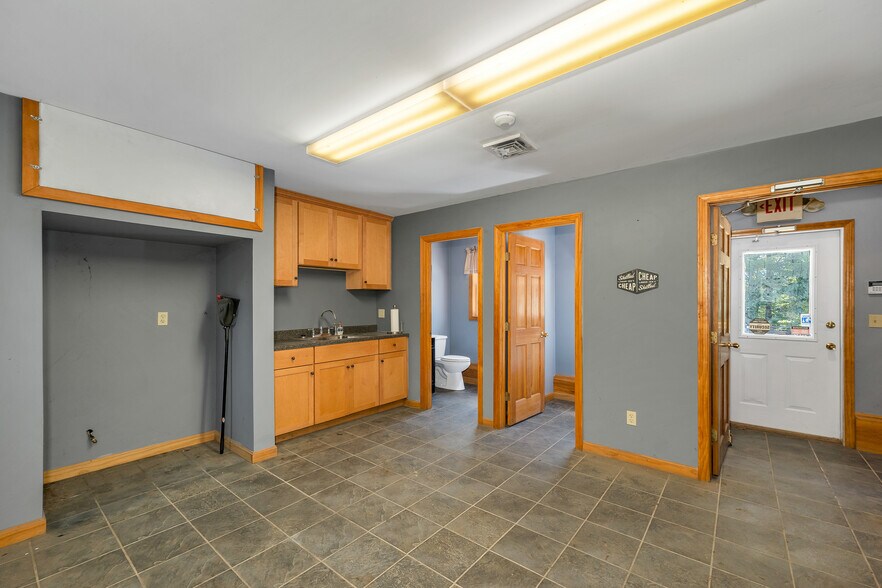More Photos Of 147 Middle Rd, Center Tuftonboro Warehouse For Sale