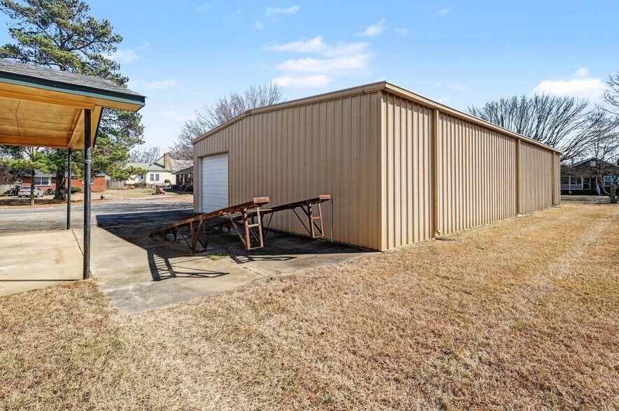 More Photos Of 6402 W Marshville Blvd, Marshville Showroom For Lease