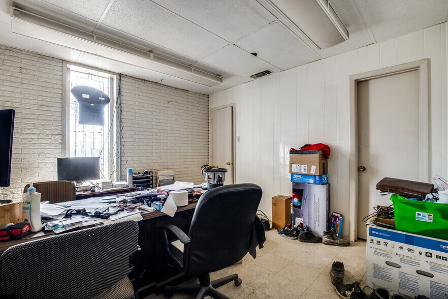 More Photos Of 301 E Walnut St, Garland Warehouse For Sale