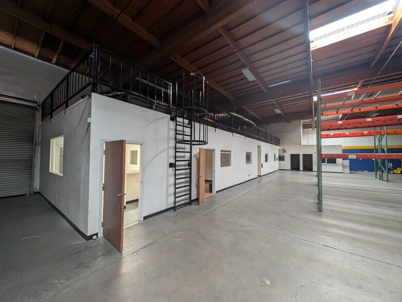 More Photos Of 1521 W Pomona Rd, Corona Manufacturing For Lease