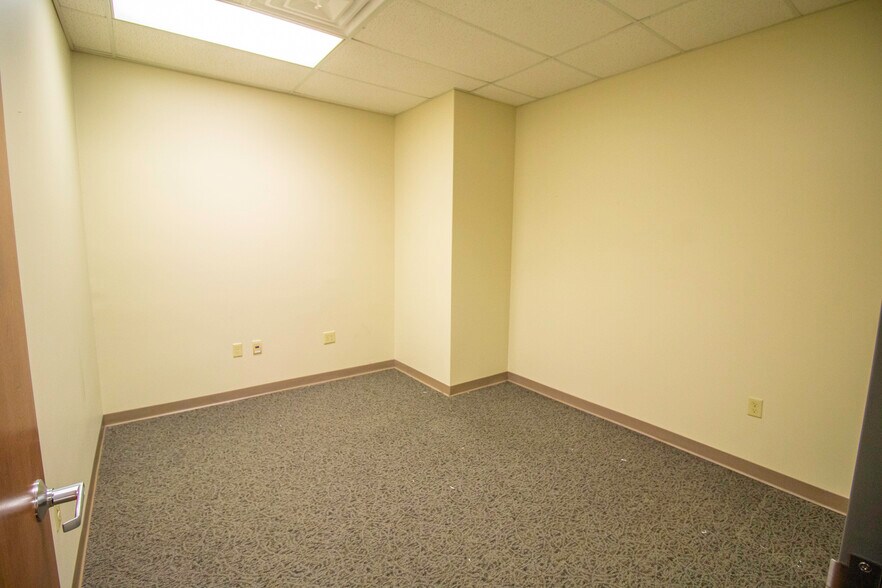 More Photos Of 720 W Navajo St, West Lafayette Office For Lease