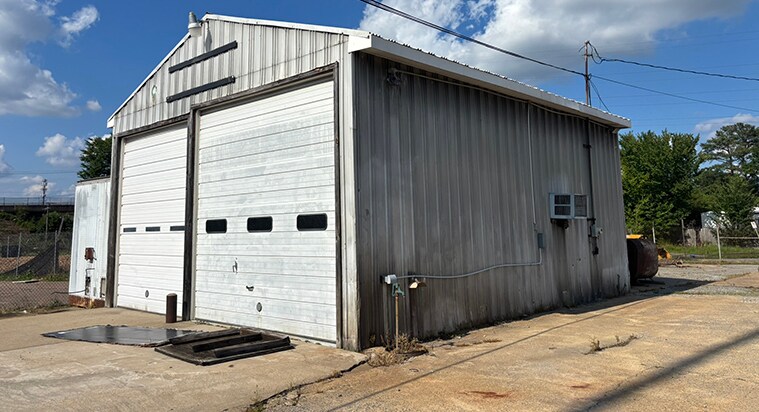 More Photos Of 6909 School Ave, Richmond Service For Lease