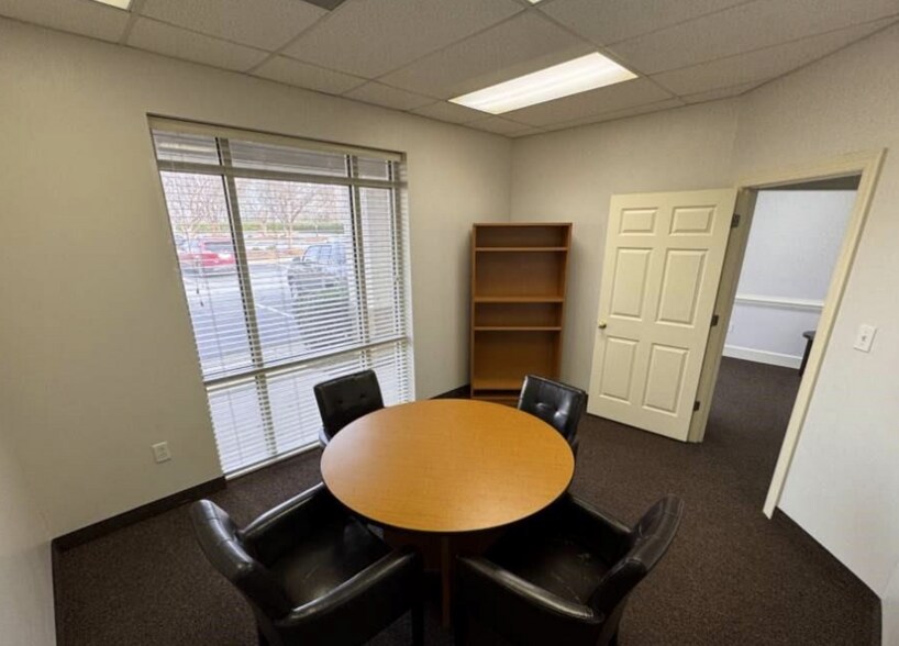 More Photos Of 16315 Northcross Dr, Huntersville Medical For Lease