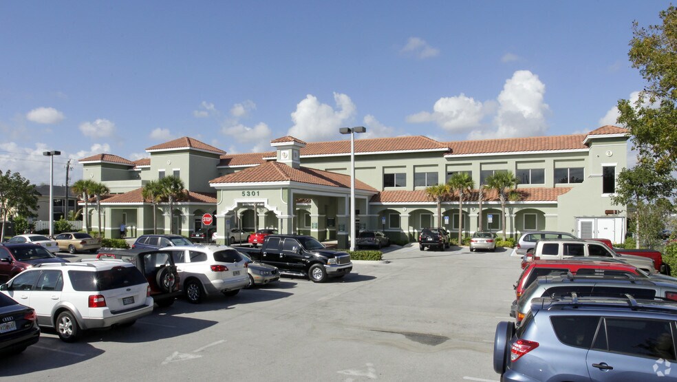 Primary Photo Of 5301 N Dixie Hwy, Fort Lauderdale Medical For Lease