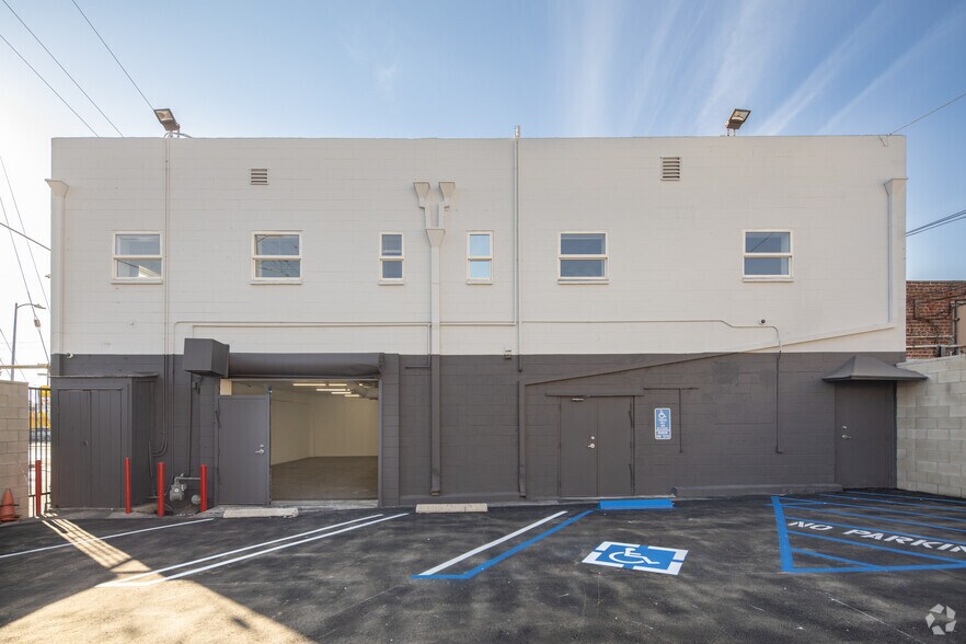 More Photos Of 900 N Western Ave, Los Angeles Showroom For Sale