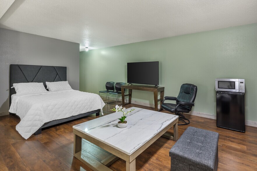 More Photos Of 1370 N McCue St, Laramie Hotel For Sale