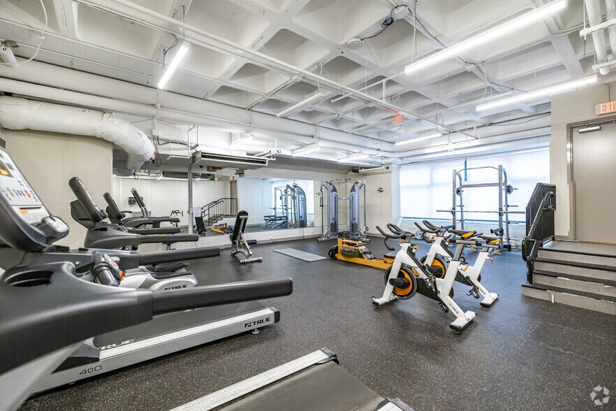 More Photos Of 735 W Wisconsin Ave, Milwaukee Apartments For Sale