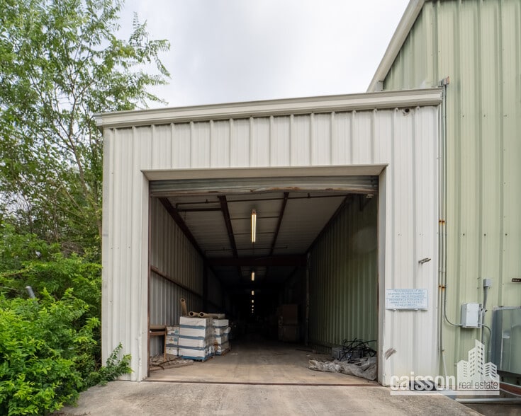 More Photos Of 2250 Chipley Cir, San Antonio Warehouse For Lease