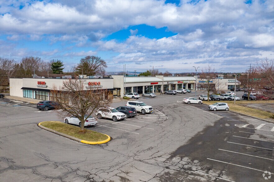 More Photos Of 4671-4697 Commercial Dr, New Hartford Storefront For Lease