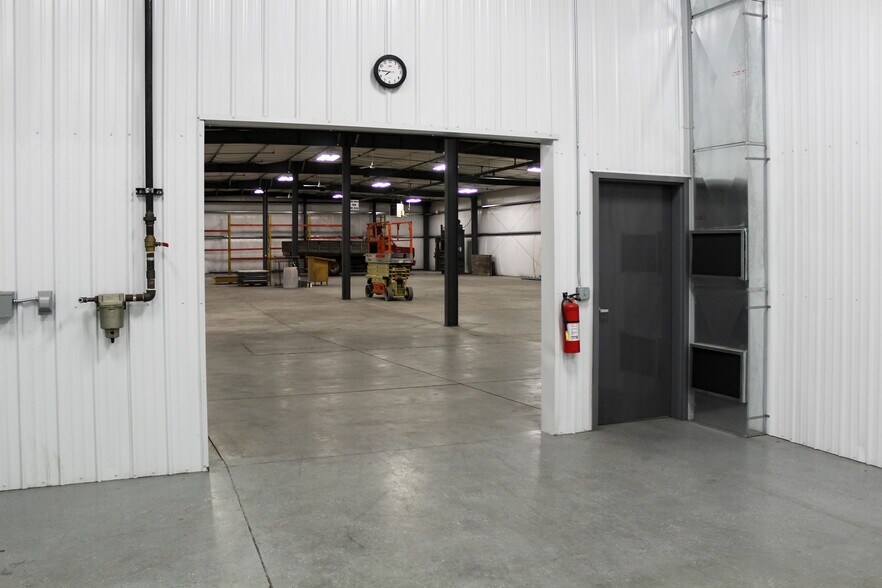 More Photos Of 1207 W 2nd St, Alliance Manufacturing For Sale