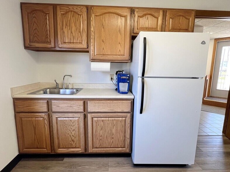 More Photos Of 219 W 11th St N, Newton Office For Sale