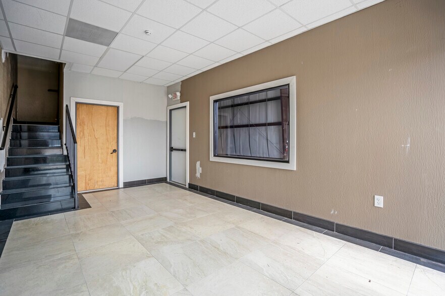 More Photos Of 8614 Pagewood Ln, Houston Warehouse For Sale
