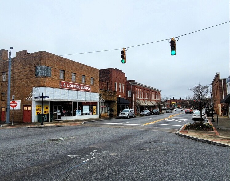 More Photos Of 114 N Broad St, Clinton Storefront For Sale