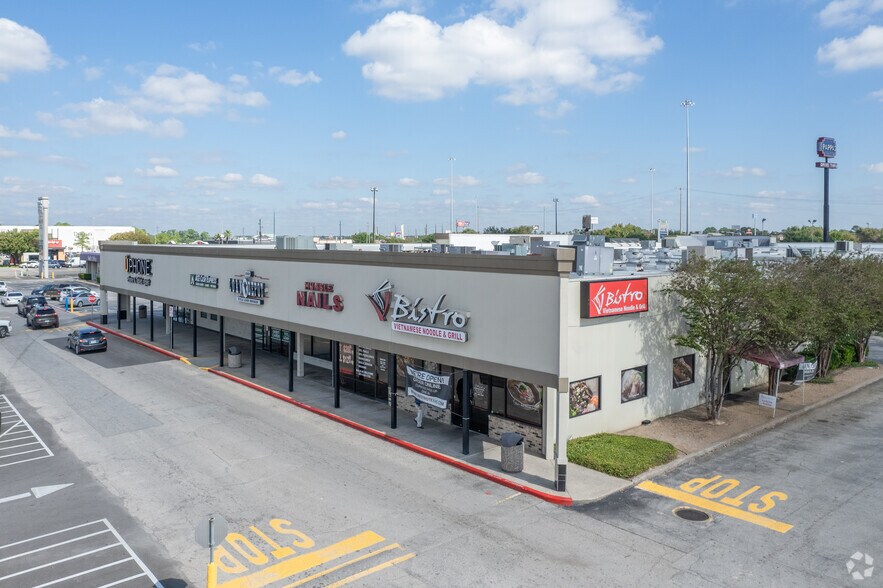 More Photos Of 19623-19908 Highway 59 N, Humble Unknown For Lease