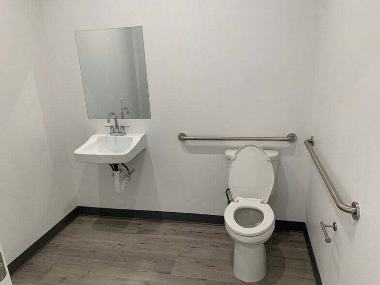 More Photos Of 15926 Cypress North Houston Rd, Cypress Industrial For Lease