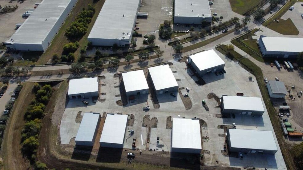 More Photos Of 13620 S Gessner Rd, Missouri City Warehouse For Lease