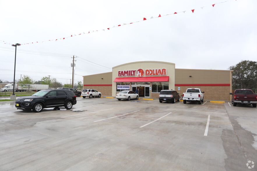 Primary Photo Of 201 W Mulberry St, Angleton Freestanding For Lease