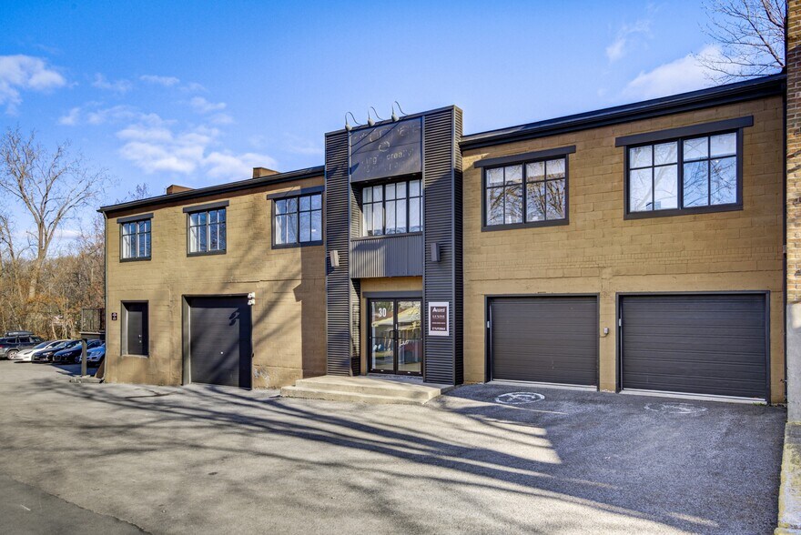 More Photos Of 1550-1560 Rue Michelin, Laval Self Storage For Sale