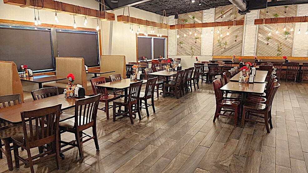 More Photos Of 802 S Main St, Belton General Retail For Sale