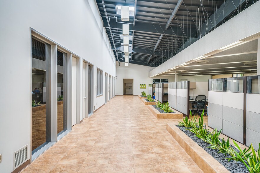 More Photos Of 8 Whatney, Irvine Warehouse For Lease