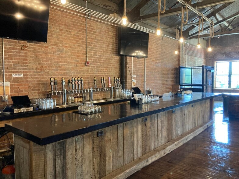 More Photos Of 112 Wilkinson St, Syracuse Flex For Sale