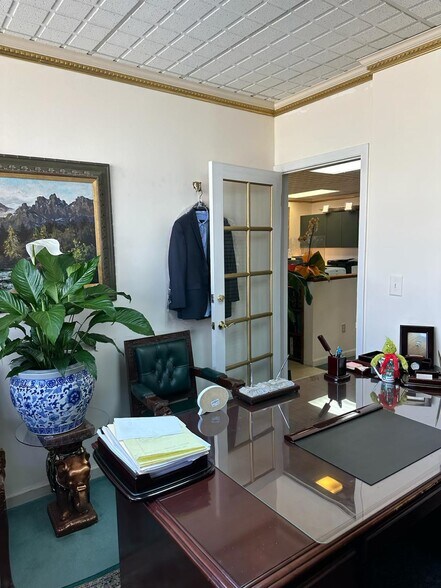 More Photos Of 420 S Dixie Hwy, Coral Gables Loft Creative Space For Sale