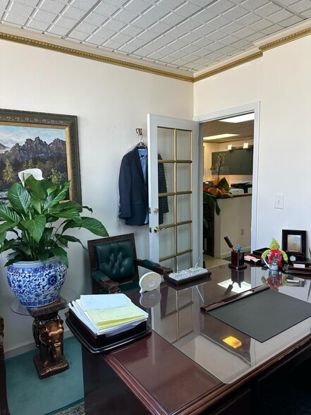 More Photos Of 420 S Dixie Hwy, Coral Gables Loft Creative Space For Sale