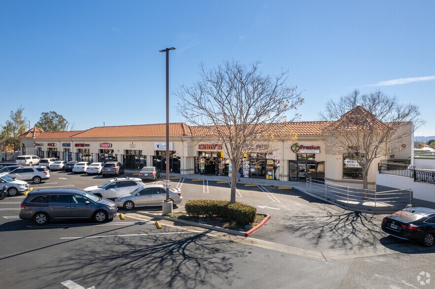 More Photos Of 21514-21534 Devonshire St, Chatsworth Storefront For Lease