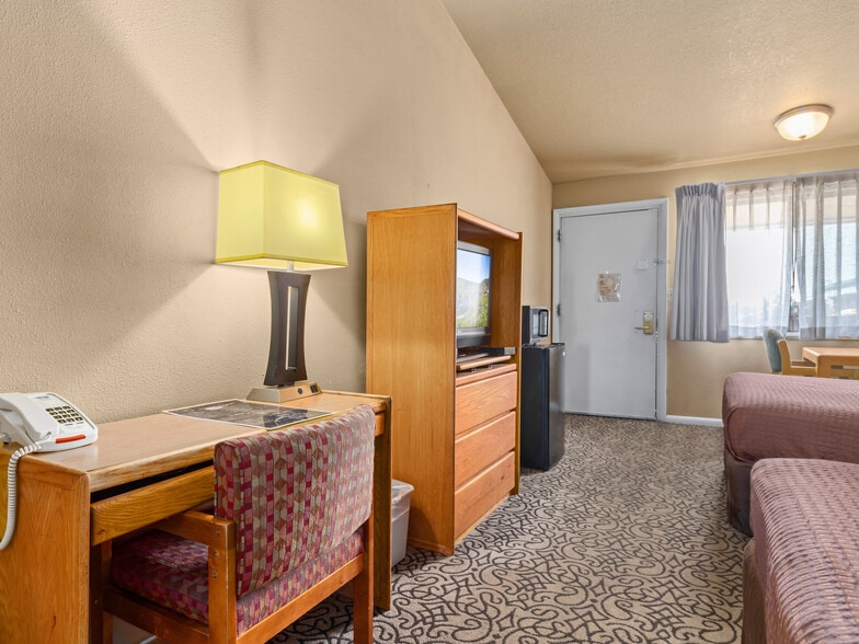 More Photos Of 1208 N Colorado Ave, Brush Hotel For Sale