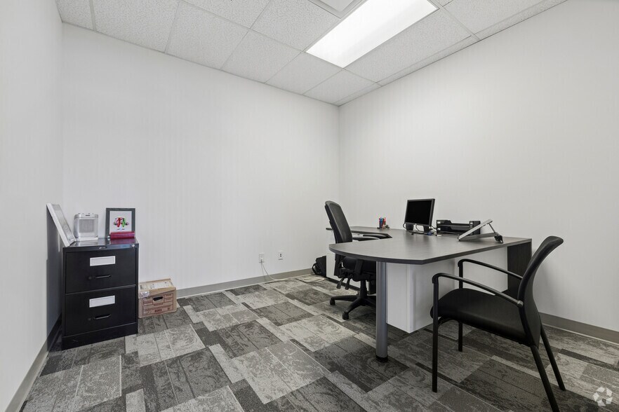 More Photos Of 1400 Av St-Jean-Baptiste, Québec Flex For Lease