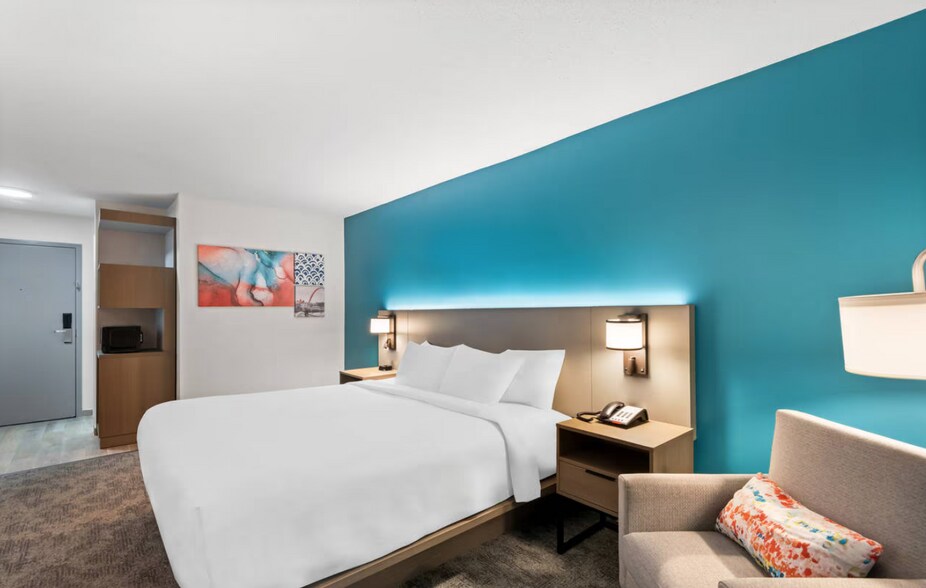 More Photos Of 410 5th St SW, Mason City Hotel For Sale