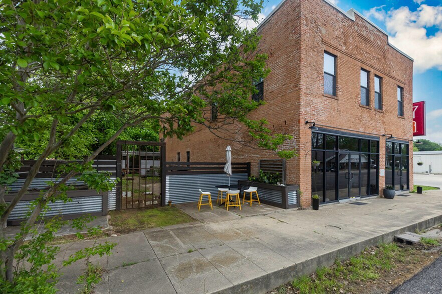 More Photos Of 110 E Main St, Cumby Storefront Retail Residential For Sale