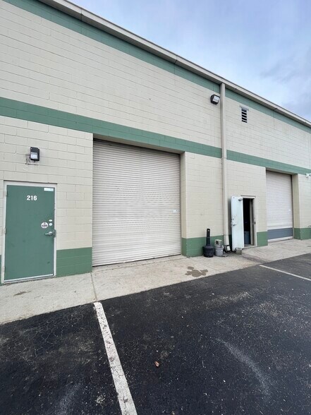 More Photos Of 1616 Centerville Tpke, Virginia Beach Light Distribution For Lease