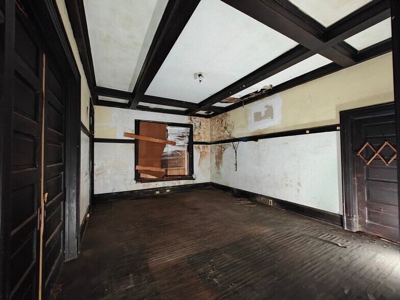 More Photos Of 2020 N Main St, Jacksonville Specialty For Sale