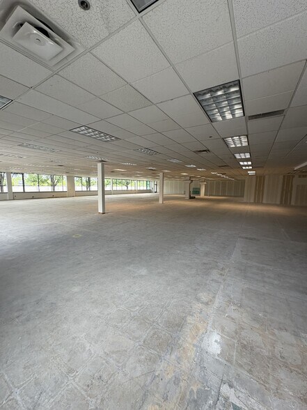 More Photos Of 5300 Kings Island Dr, Mason Office For Sale