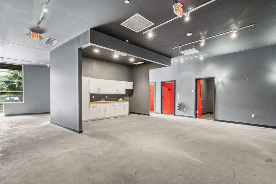 More Photos Of 327 Douglass St, Brooklyn Storefront For Sale