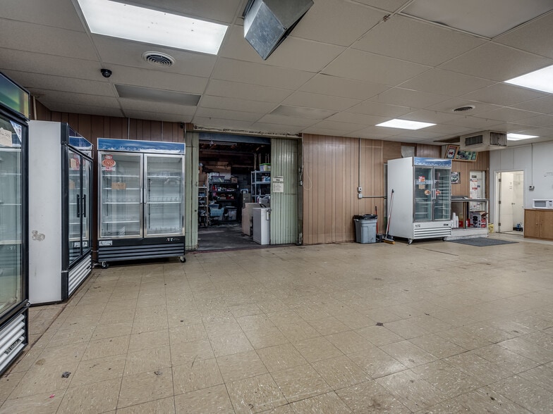 More Photos Of 200 N Broadway Ave, Geary Convenience Store For Sale