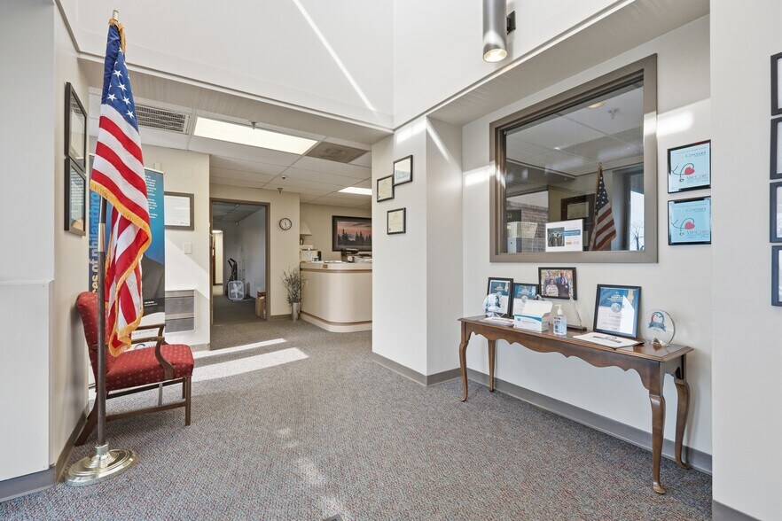 More Photos Of 3001 Lake Brook Blvd, Knoxville Office For Sale