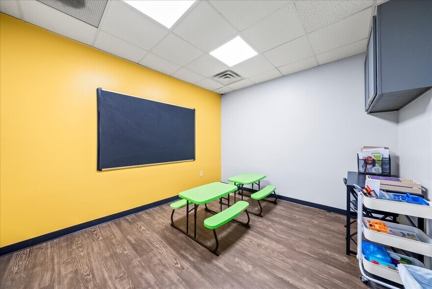 More Photos Of 106 E Princeton Dr, Princeton Storefront Retail Office For Sale