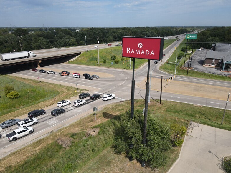 More Photos Of 5000 Merle Hay Rd, Des Moines Hotel For Sale