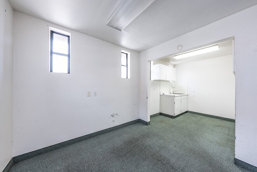 More Photos Of 927 O St, Firebaugh Healthcare For Sale