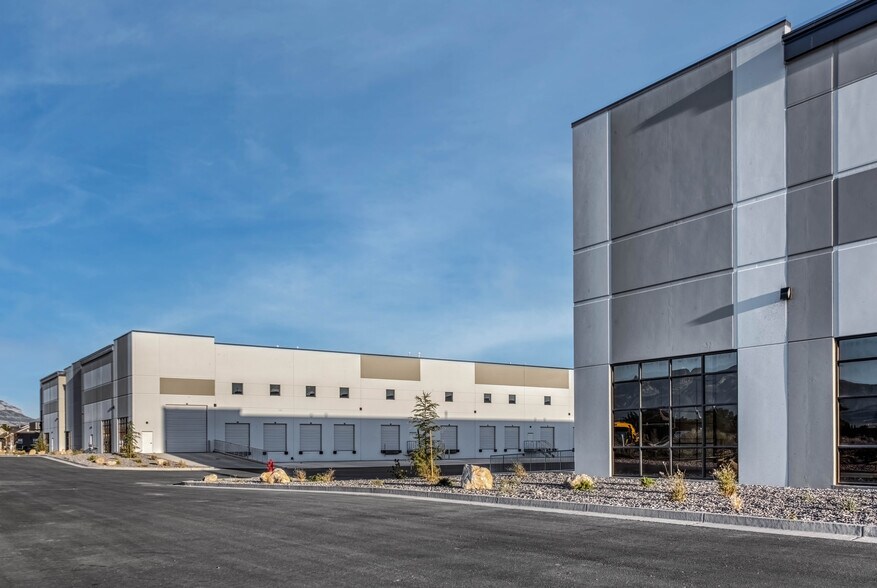 More Photos Of 593-689 N Saratoga Rd, Saratoga Springs Unknown For Lease