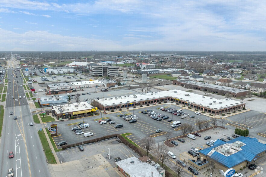 More Photos Of 17030 Torrence Ave, Lansing General Retail For Lease