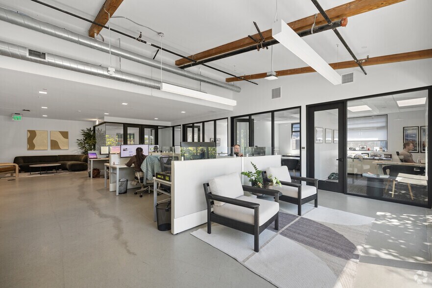 More Photos Of 330 S Cedros Ave, Solana Beach Apartments For Lease