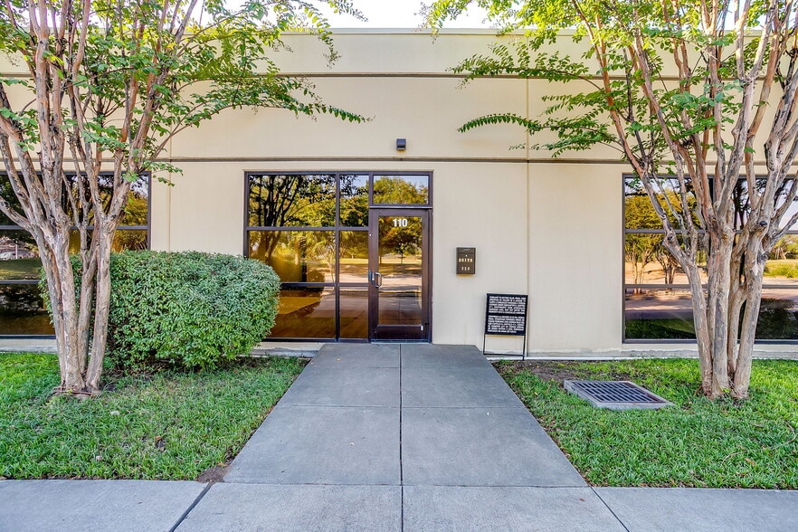 More Photos Of 3262 Chapel Creek Blvd, Fort Worth Office For Lease