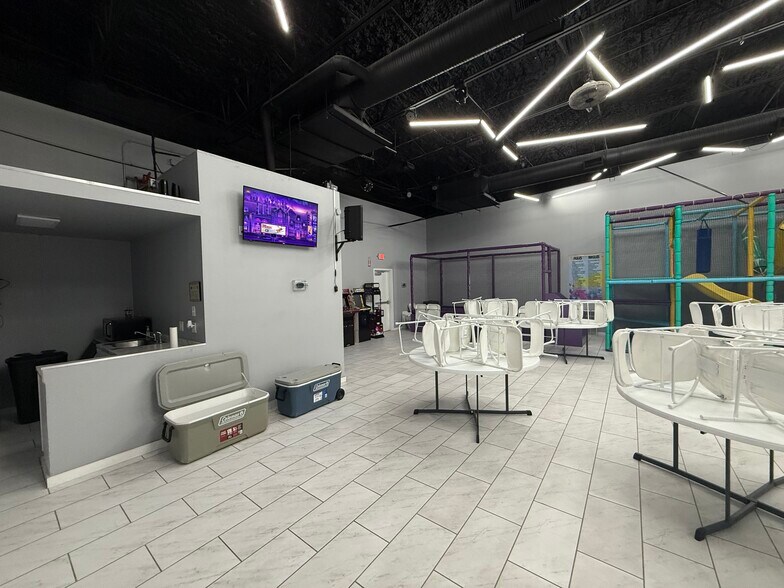 More Photos Of 2715 E Del Mar Blvd, Laredo General Retail For Sale