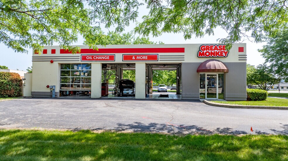More Photos Of 1079 W Maple Ave, Mundelein Freestanding For Sale