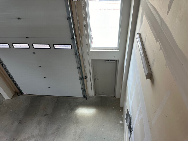 More Photos Of 1009 RM-620, Lakeway Specialty For Sale