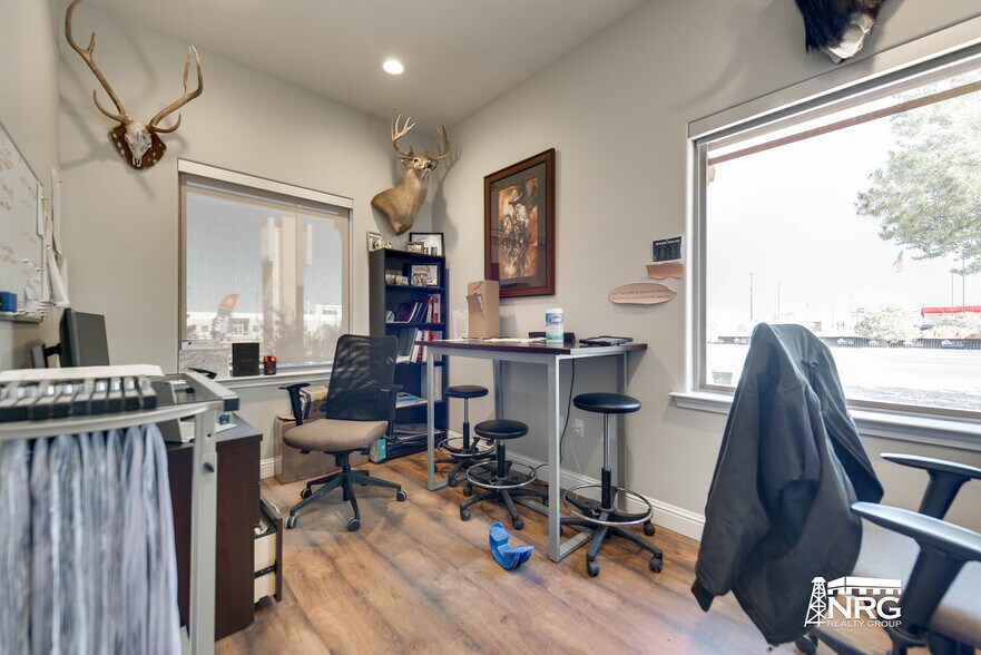 More Photos Of 6718 TX-349, Midland Office For Sale