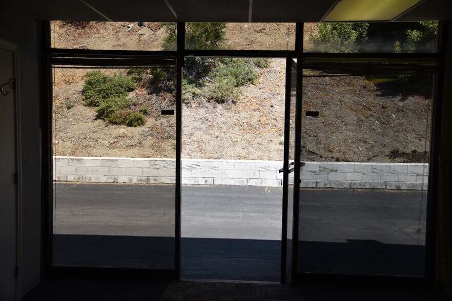 More Photos Of 5115 Douglas Fir Rd, Calabasas Warehouse For Lease